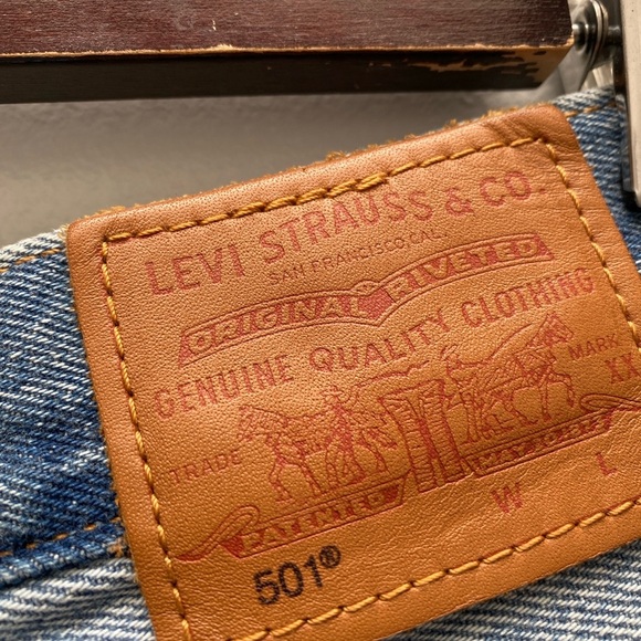 Levi's - Premium 501 Two Tone Indigo Wash Women’s Jean Shorts - Picture 9 of 16